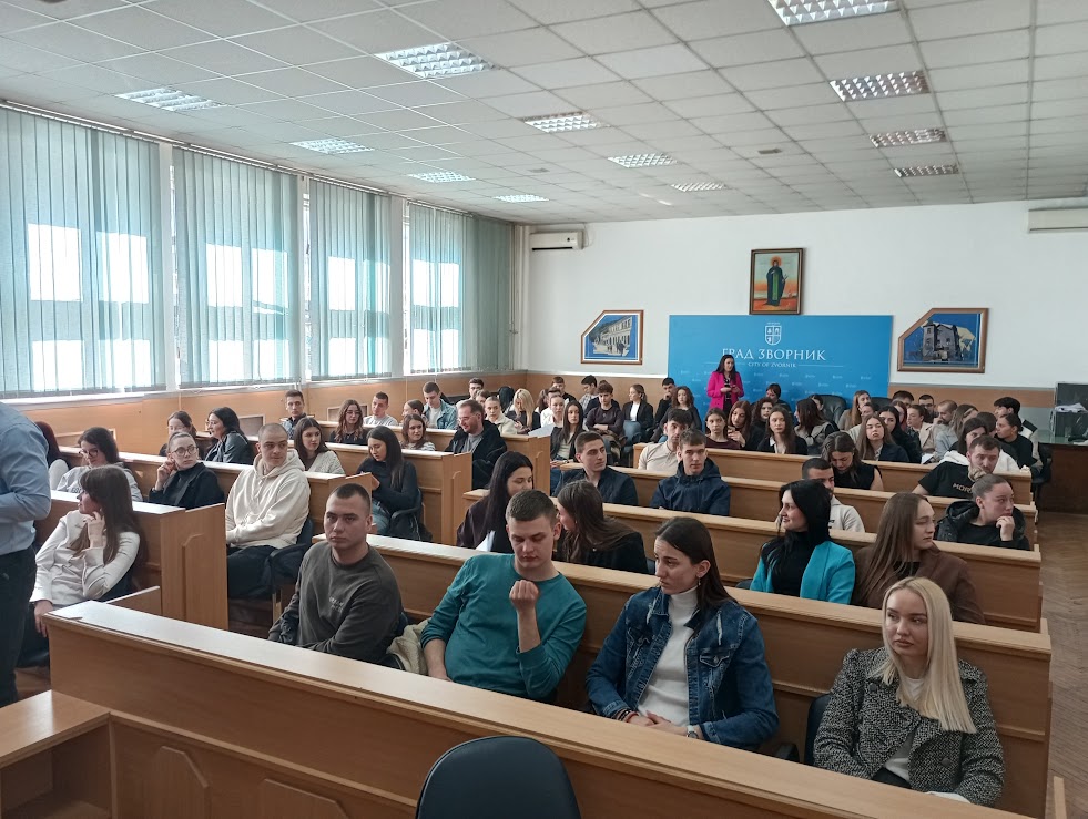 Grad Zvornik obezbijedio stipendije za 163, danas svečano potpisani ugovori (FOTO)