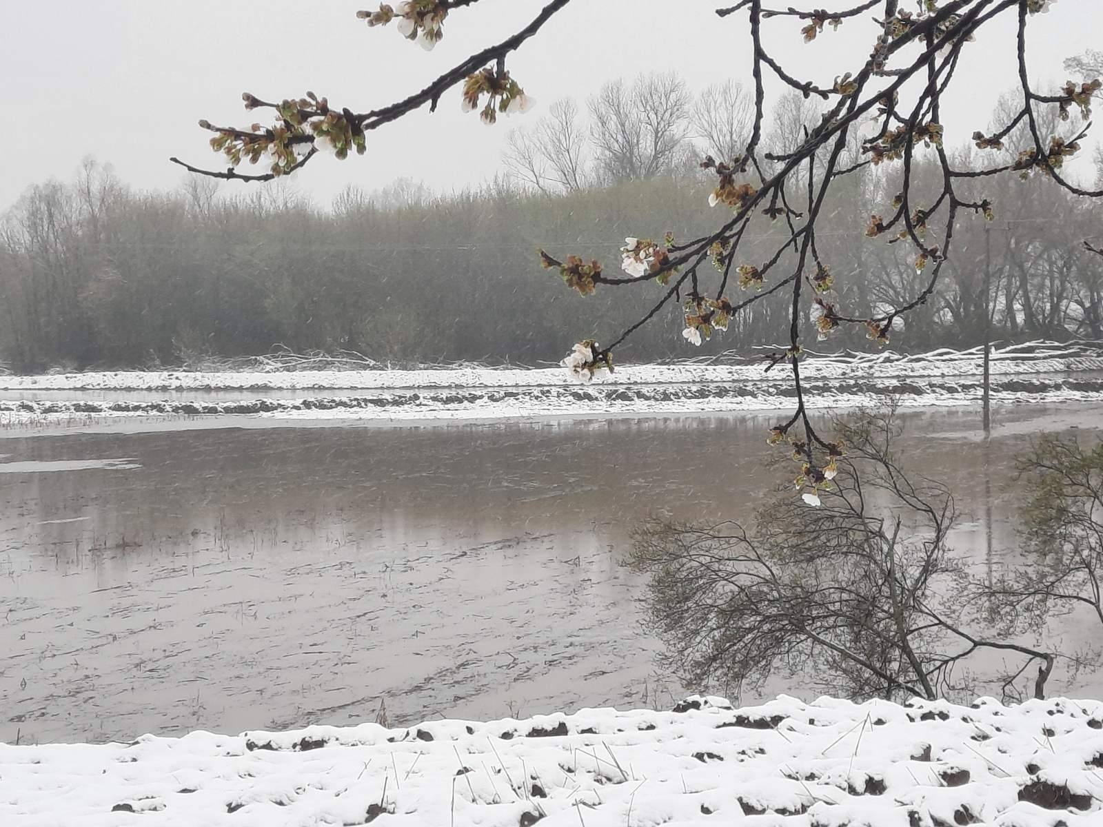 Vanredno i u TK: Poplave u Doboj Istoku, Gračanici, Srebreniku, naselja bez struje, putevi blokirani...