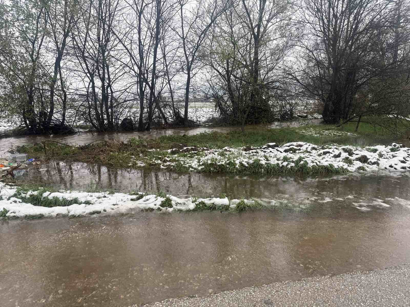 Poplave u Tabancima: Tabanačka rijeka izašla iz korita, saobraćaj otežan