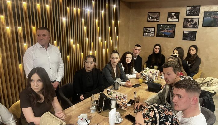 Studenti iz povratničke populacije zajedno u Diviču na druženju (FOTO)