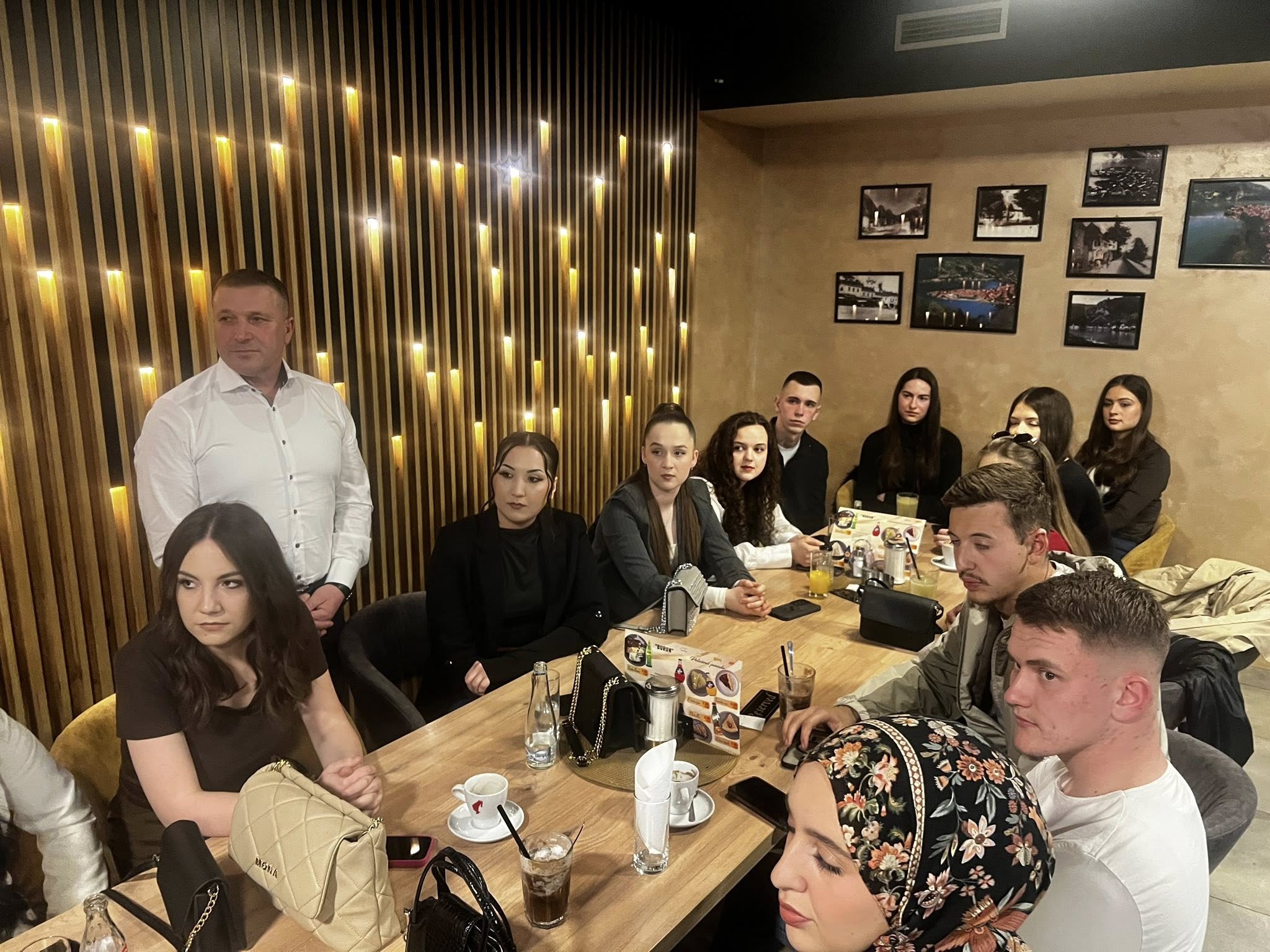 Studenti iz povratničke populacije zajedno u Diviču na druženju (FOTO)