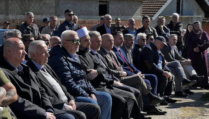 Danas završena manifestacija “Dani otpora Zvornik – Kula Grad 1992.–2026.”, centralni dio održan na Mjetašu pored tvrđave “zbog opasnosti od obrušavanja zidova tvrđave” (FOTO)