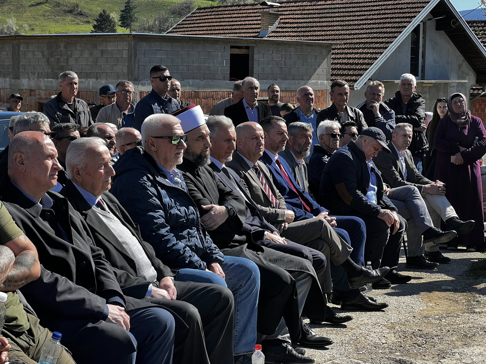 Danas završena manifestacija “Dani otpora Zvornik – Kula Grad 1992.–2026.”, centralni dio održan na Mjetašu pored tvrđave “zbog opasnosti od obrušavanja zidova tvrđave” (FOTO)