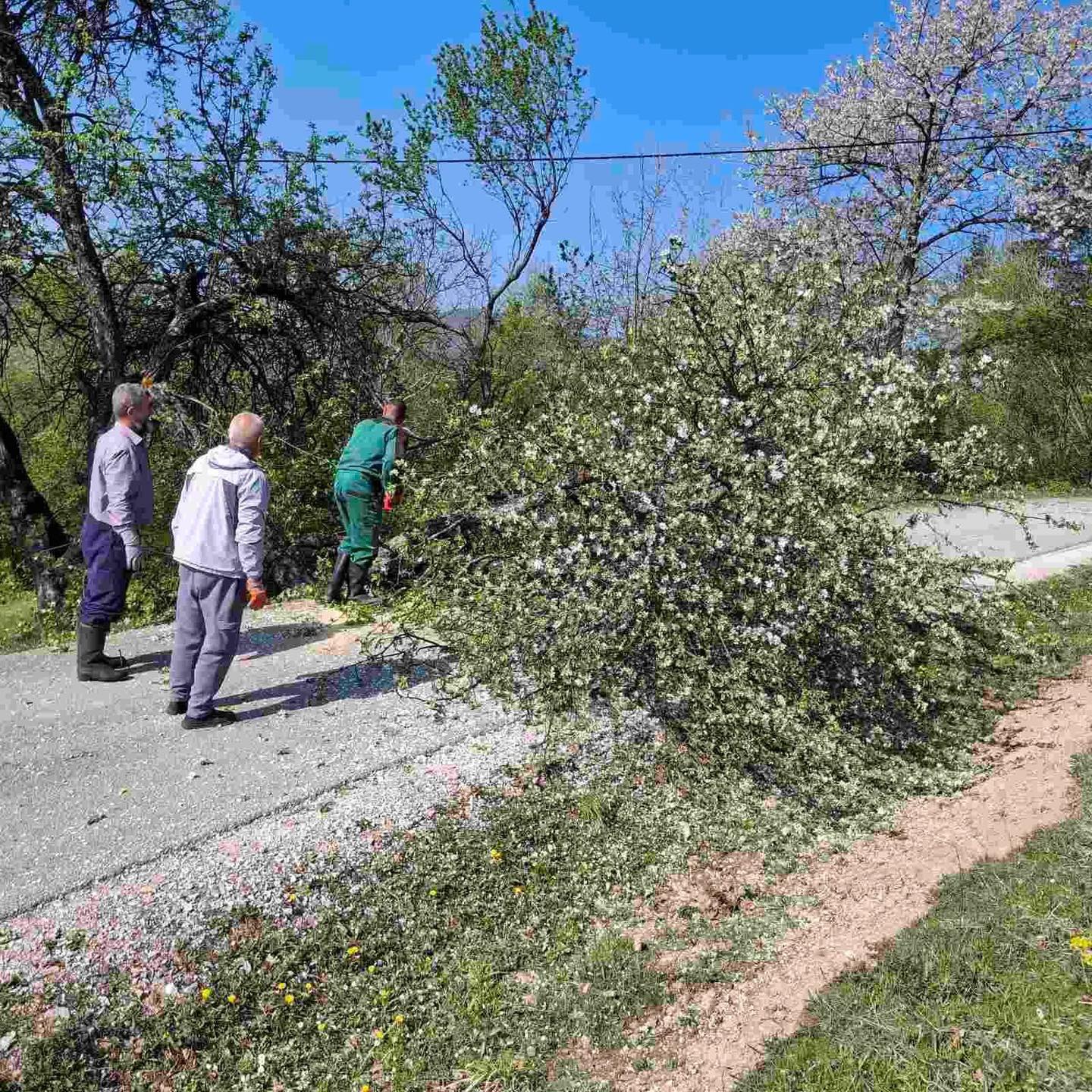 Zvornik u znaku eko akcija, protekli vikend u Kamenici uklonjene divlje deponije i 30 tona smeća pored puta (FOTO+VIDEO)