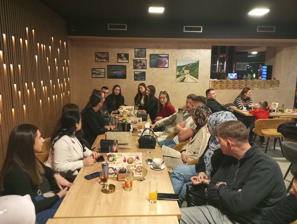 Studenti iz povratničke populacije zajedno u Diviču na druženju (FOTO)