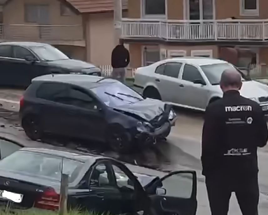 Tri osobe povrijeđene u lančanom sudaru na magistralnom putu Zvornik - Tuzla (FOTO)