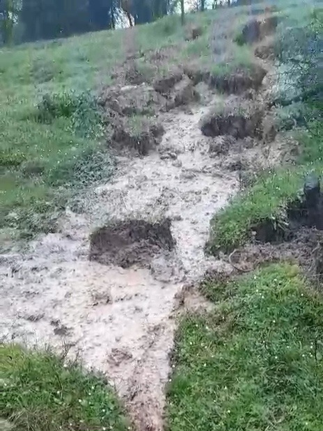 Klizišta u Čelopeku i Tabancima: Apel građanima na oprez, vodotokovi stabilni