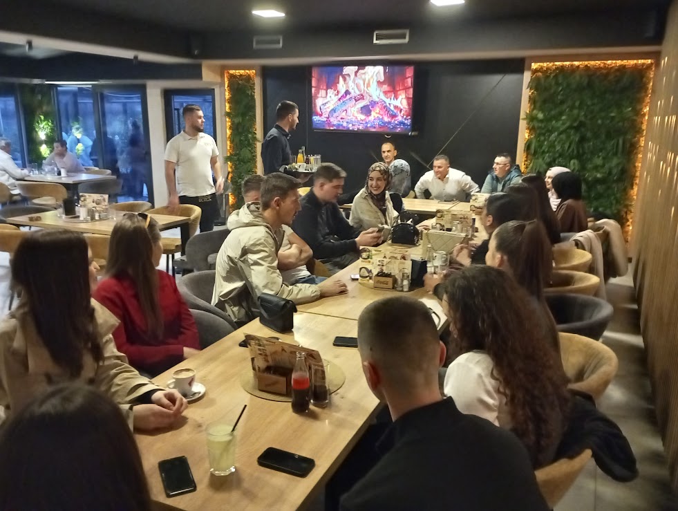 Studenti iz povratničke populacije zajedno u Diviču na druženju (FOTO)