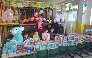 Humanost na djelu: Obradovani mališani u Kalesiji novim igračkama (FOTO)