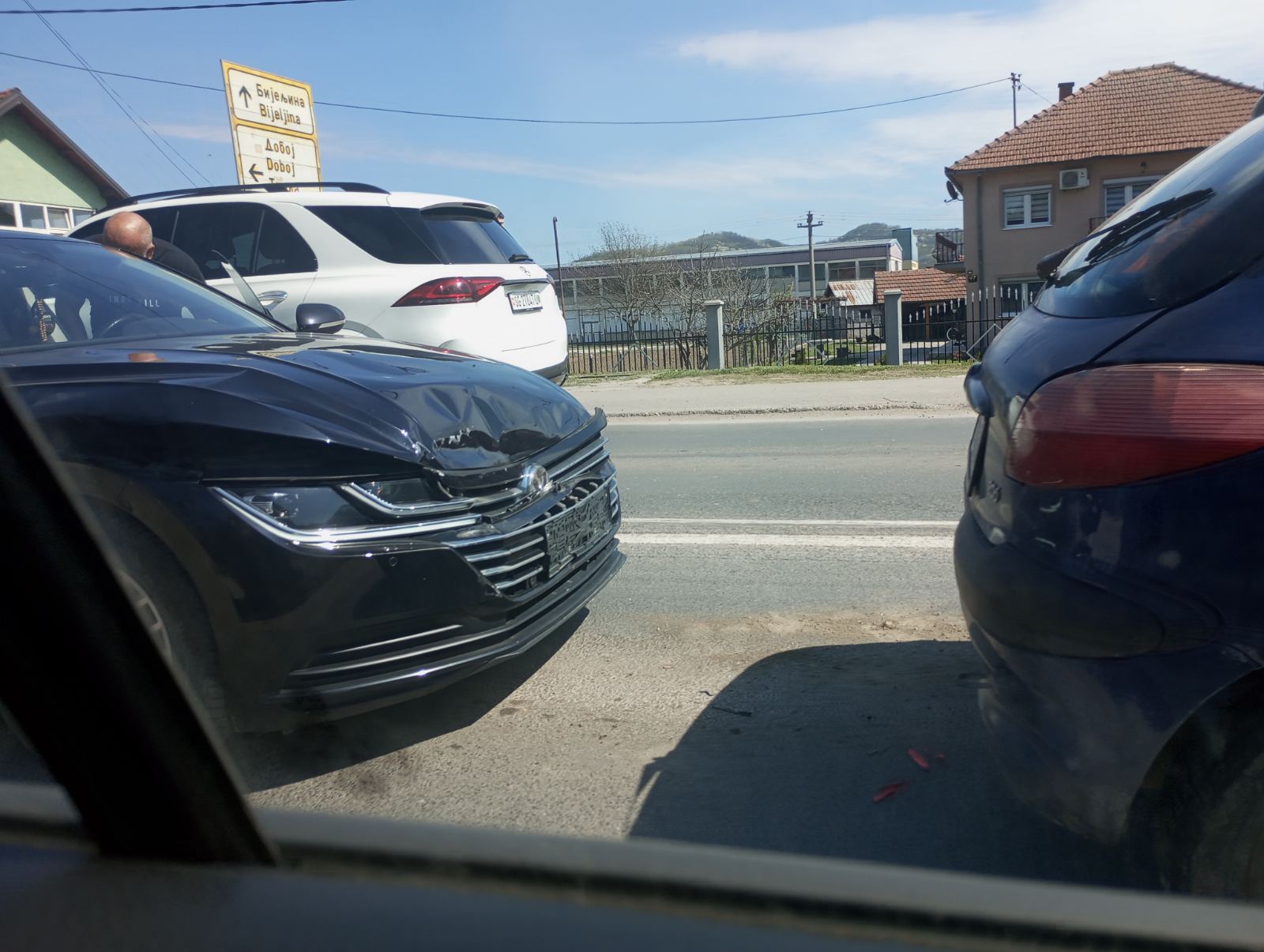 Lančani sudar automobila u Karakaju usporio saobraćaj i napravio kilometarske kolone (FOTO)