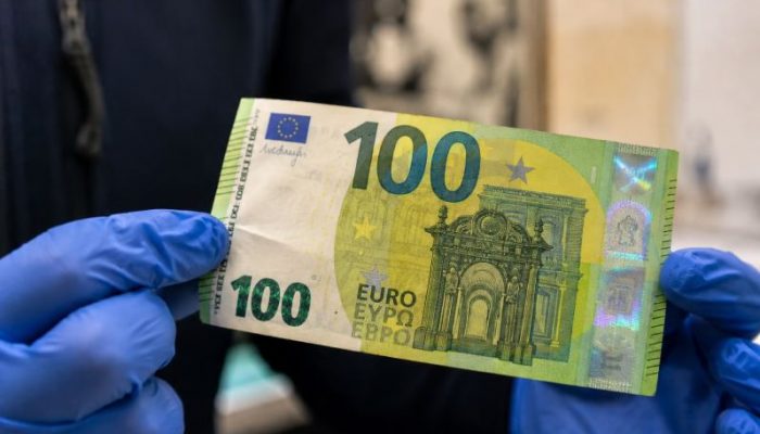 U Zvorniku otkrivena lažna novčanica od 100 eura: Jedna osoba lišena slobode