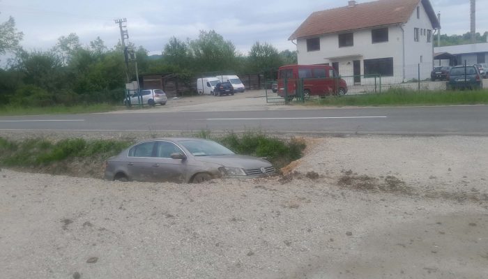 Jedno lice povrijeđeno u jutrošnjoj saobraćajnoj nezgodi u Glumini (FOTO)