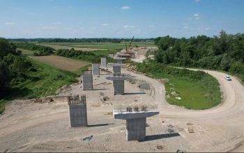 Radovi na autoputu Bijeljina - Rača odvijaju se punim intenzitetom, mašine ne staju ni vikendom (FOTO)