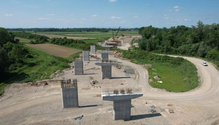 Radovi na autoputu Bijeljina – Rača odvijaju se punim intenzitetom, mašine ne staju ni vikendom (FOTO)