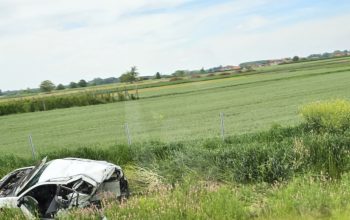 Automobili pored puta na brzoj saobraćajnici Šabac – Loznica, vozačima upućen apel na oprez (FOTO)