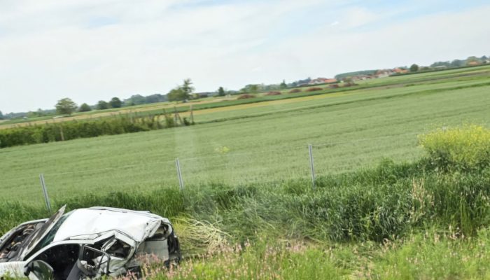 Automobili pored puta na brzoj saobraćajnici Šabac – Loznica, vozačima upućen apel na oprez (FOTO)