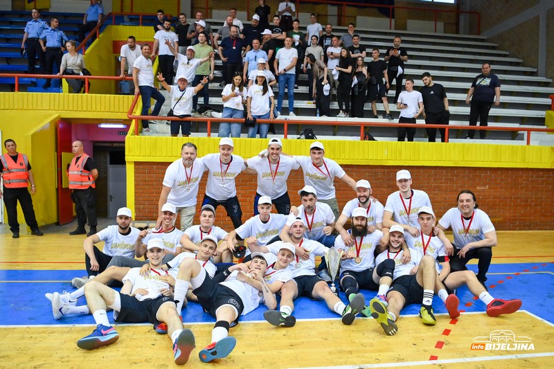 Košarkaši Drina Bet IN Zvornik novi su šampioni, trećom pobjedom u finalnoj seriji izborili plasman u Premijer ligu BiH i osvojili titulu prvaka RS