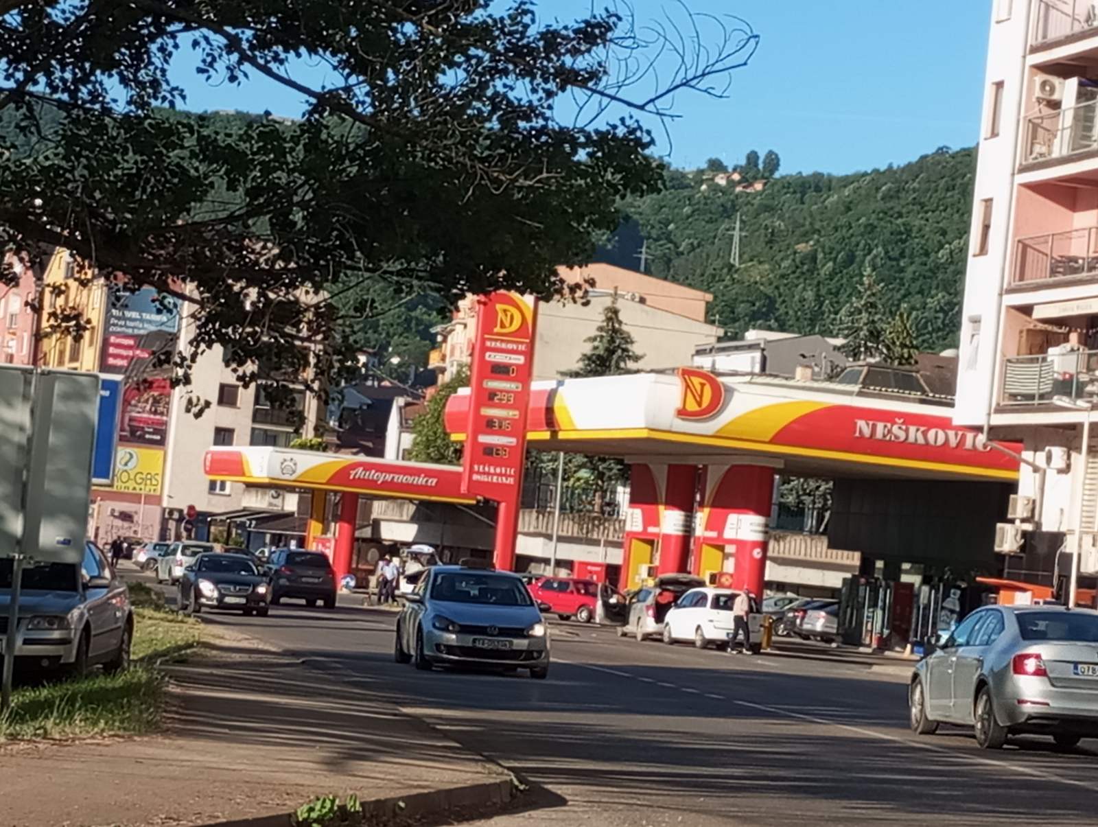 Saobraćajna nezgoda na benzinskoj pumpi na ulazu u Zvornik (FOTO)