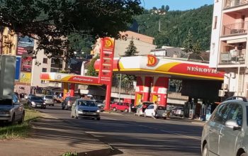 Saobraćajna nezgoda na benzinskoj pumpi na ulazu u Zvornik (FOTO)