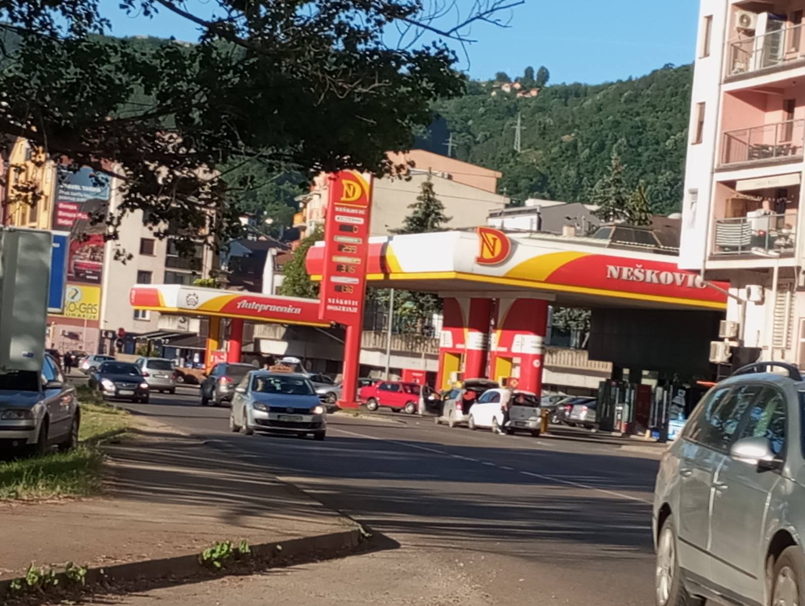 Saobraćajna nezgoda na benzinskoj pumpi na ulazu u Zvornik (FOTO)