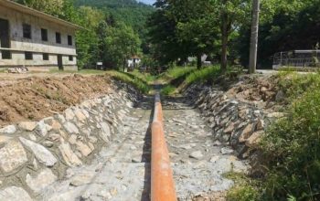 Počela sanacija korita rijeke Jasenice u Kiseljaku kod Kozluka (FOTO)