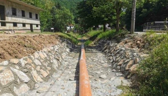 Počela sanacija korita rijeke Jasenice u Kiseljaku kod Kozluka (FOTO)