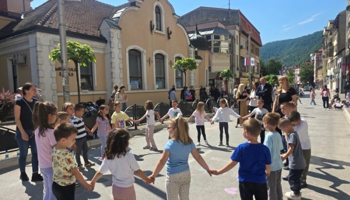 Djeca crtežima čestitala rođendan svom Zvorniku (FOTO)