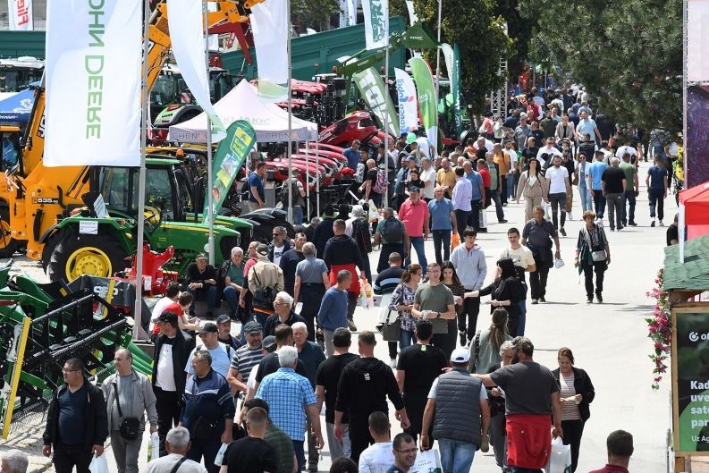 Zvornički poljoprivrednici posjetili Međunarodni poljoprivredni sajam u Novom Sadu (FOTO)