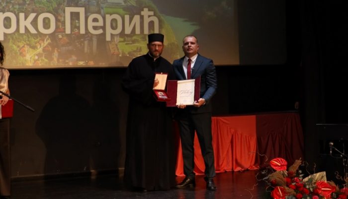 Zvornik svečano proslavio 616. rođendan, Povelja grada protojereju Darku Periću iz Pilice (FOTO)