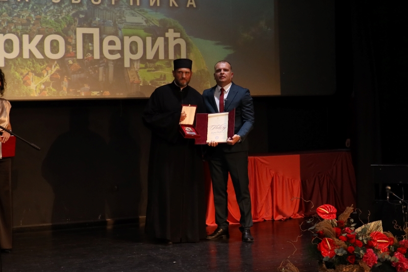 Zvornik svečano proslavio 616. rođendan, Povelja grada protojereju Darku Periću iz Pilice (FOTO)