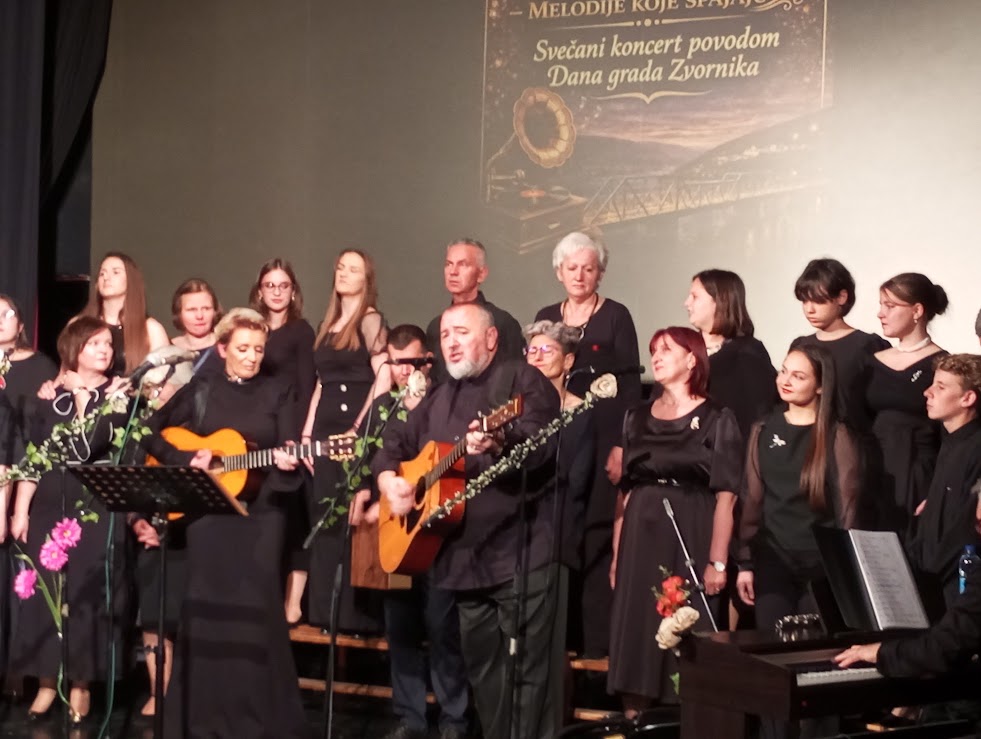 Izvornik poklonio Zvorniku veče muzike i emocije (FOTO)