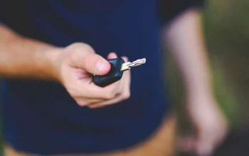 Zaključali ste ključ u vašem vozilu: Evo kako možete otvoriti vrata za minutu