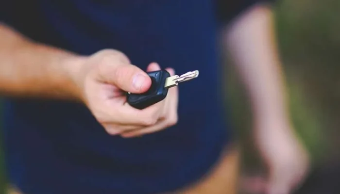 Zaključali ste ključ u vašem vozilu: Evo kako možete otvoriti vrata za minutu