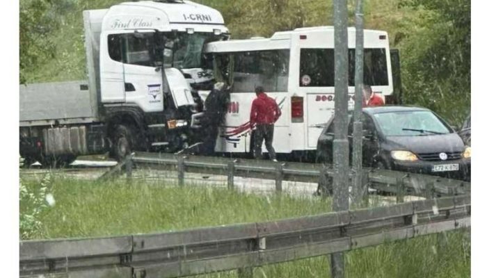 Detalji tragedije kod Mrkonjić Grada: Poginuo vozač autobusa, 10 osoba povrijeđeno
