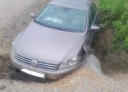 Nakon saobraćajne nezgode automobil završio u kanalu pored magistralnog puta u Glumini (FOTO)