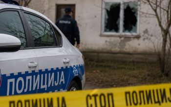 Razbijeni prozori na porodičnoj kući, jedna osoba povrijeđena