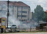 Požar pored magistralnog puta Zvornik-Tuzla u centru Kalesije usporio saobraćaj (FOTO)