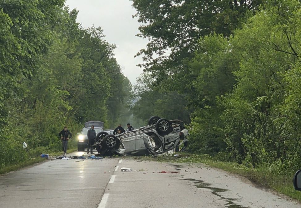 Dva lica povrijeđena na putu od Kalesije prema Živinicama (FOTO)