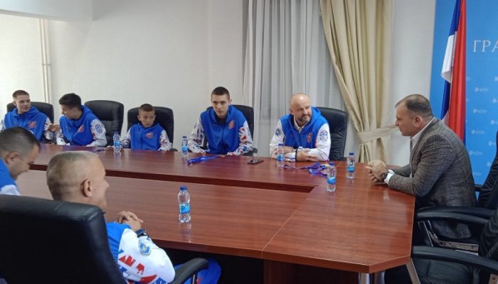 Zvornik: Gradonačelnik Ivanović organizovao prijem za tekvondoiste i članove ansambla Tabančići