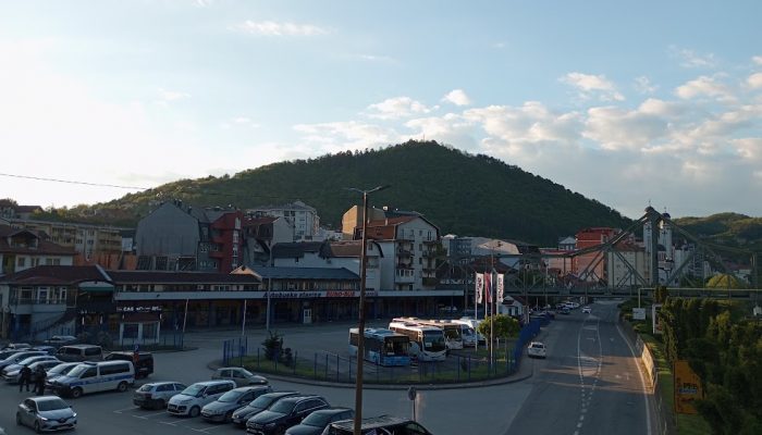 Pijan hodao ulicama Zvornika noseći ručnu bombu, uhapšen muškarac iz Čelinca