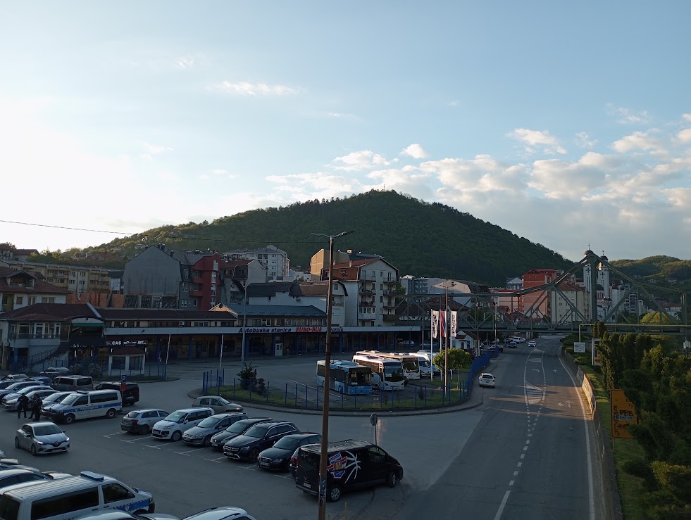 Pijan hodao ulicama Zvornika noseći ručnu bombu, uhapšen muškarac iz Čelinca