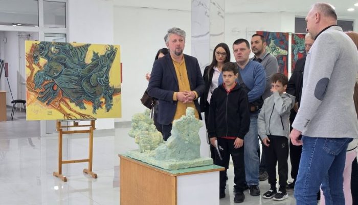 Zvornik: Otvorena izložba „Vektori ljudskih duša“ (FOTO)