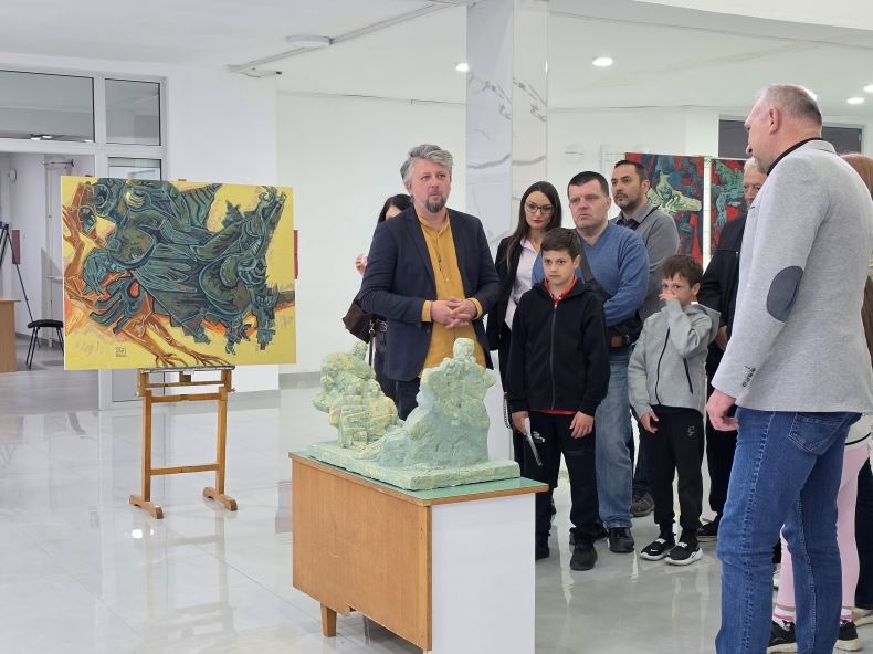 Zvornik: Otvorena izložba „Vektori ljudskih duša“ (FOTO)