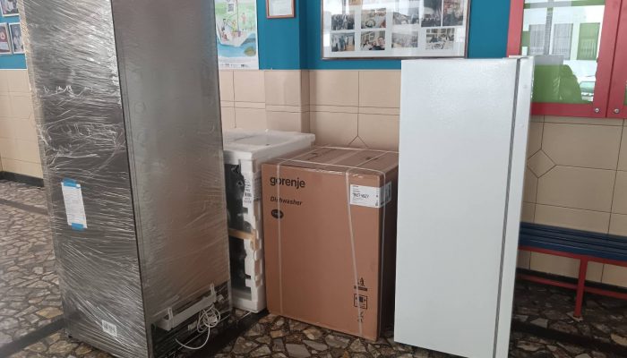 Vrijedna donacija za SŠC „Petar Kočić“: Nova informatička oprema i tehnika unaprijediće nastavu (FOTO)