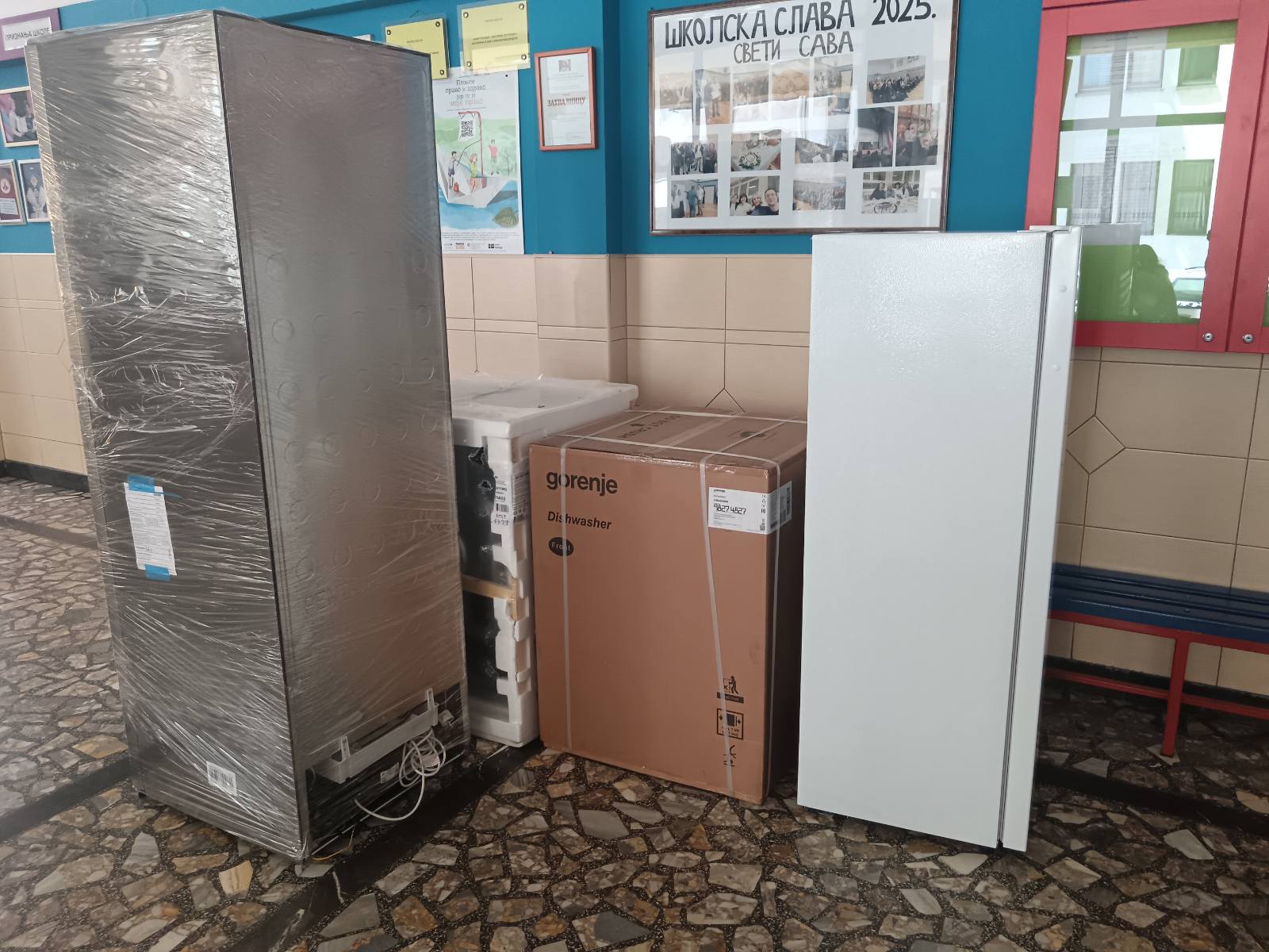 Vrijedna donacija za SŠC „Petar Kočić“: Nova informatička oprema i tehnika unaprijediće nastavu (FOTO)