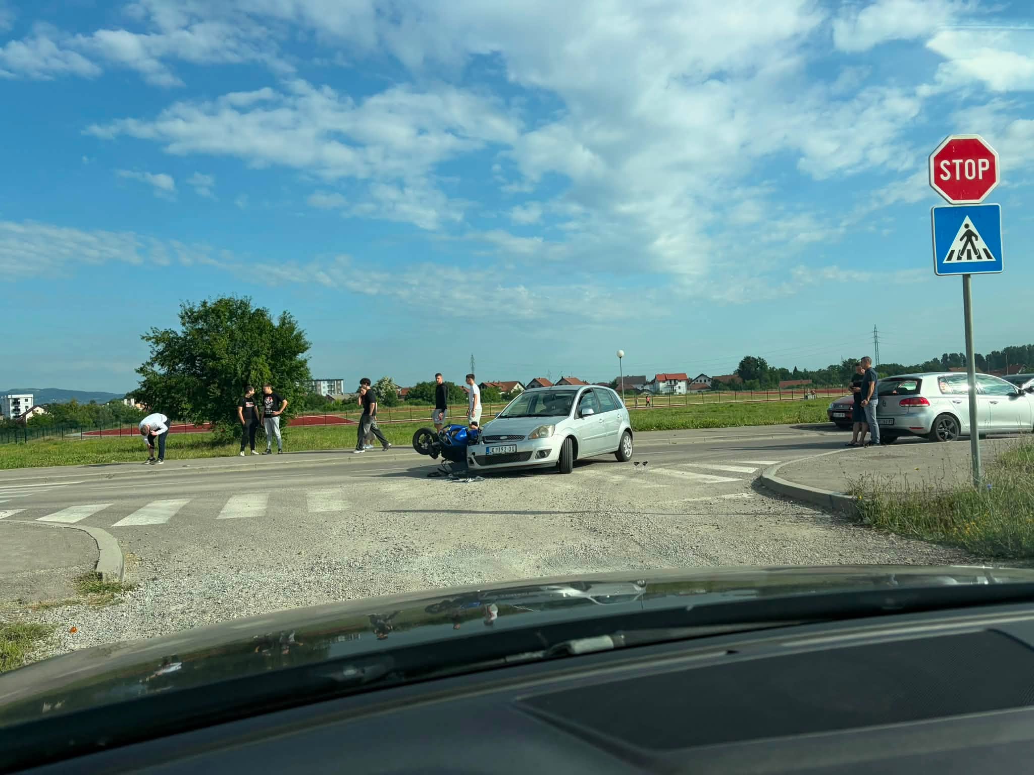 Saobraćajna nezgoda kod bazena u Loznici (FOTO)