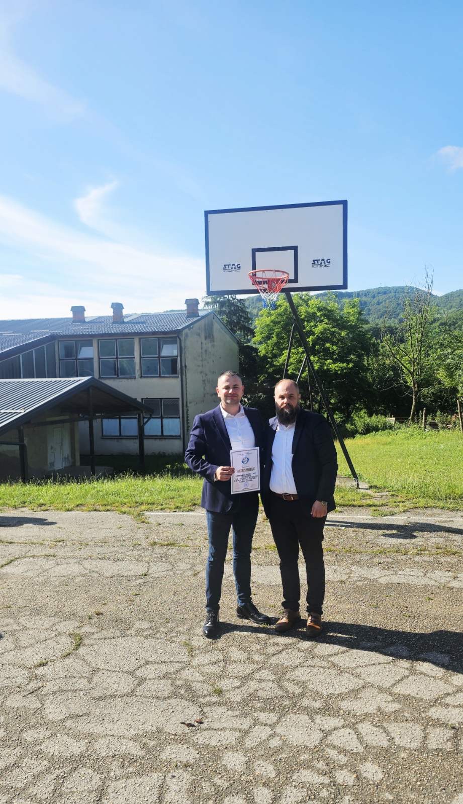 MKD Mikrofin obradovao učenike na kraju školske godine u Petkovcima kod Zvornika (FOTO)