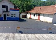 Asfaltiran plato ispred Omladinske sale u Jasenici