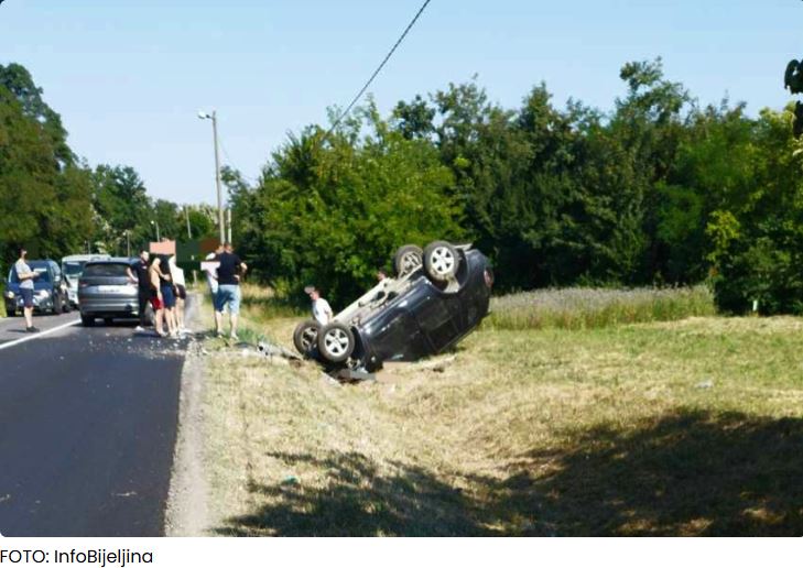 Novi udes kod Bijeljine, još jedan auto na krovu (FOTO)