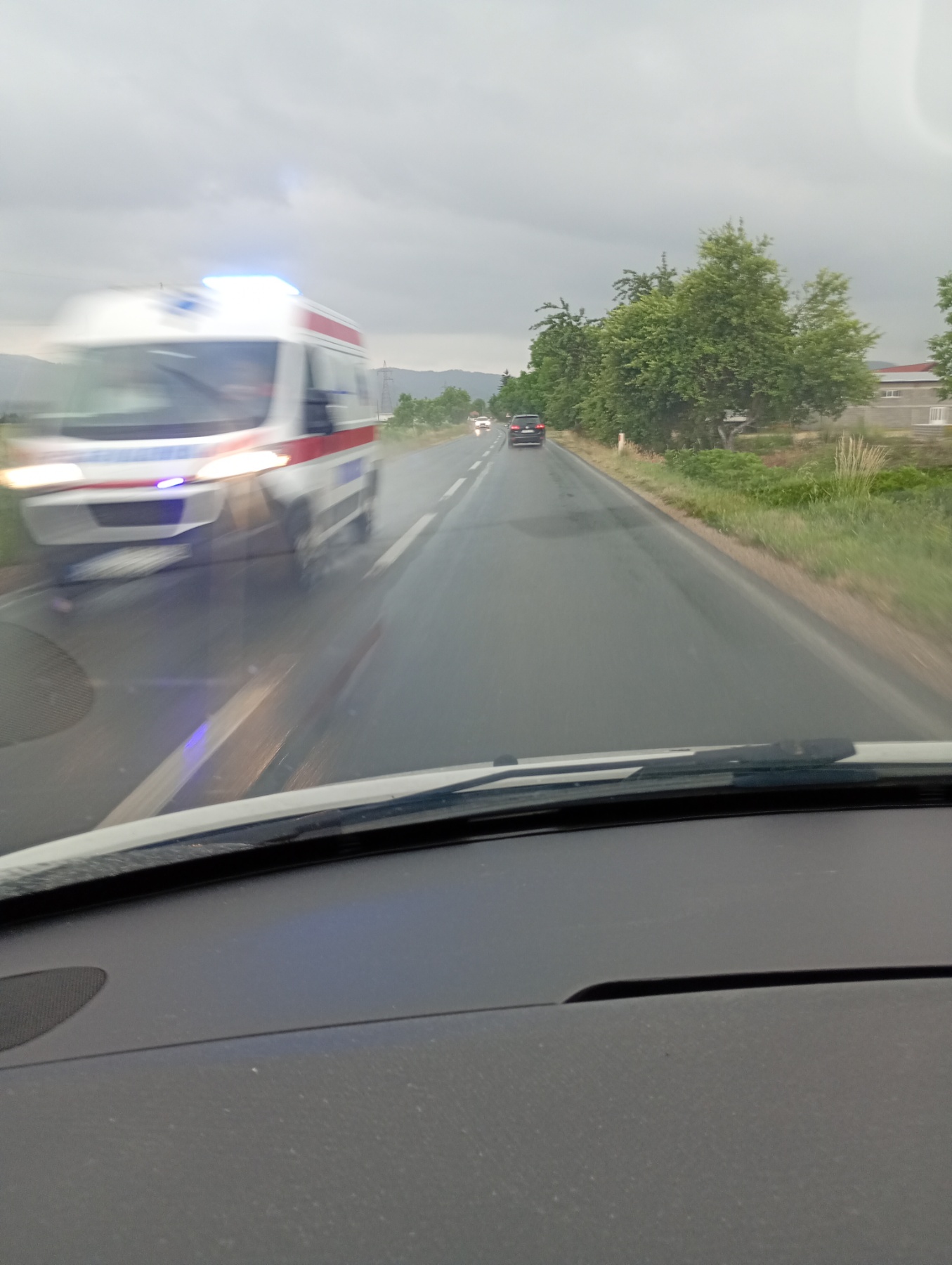 Jedno lice smrtno stradalo u Kozluku, u toku obustava saobraćaja (FOTO)